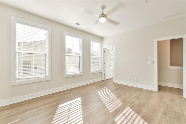 Building Photo - 235 Firefly Cir