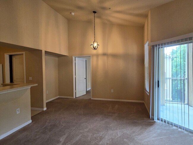 Building Photo - Oxford Place! New Tampa Condo