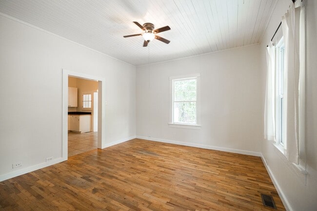 Building Photo - 1273 E Broad St