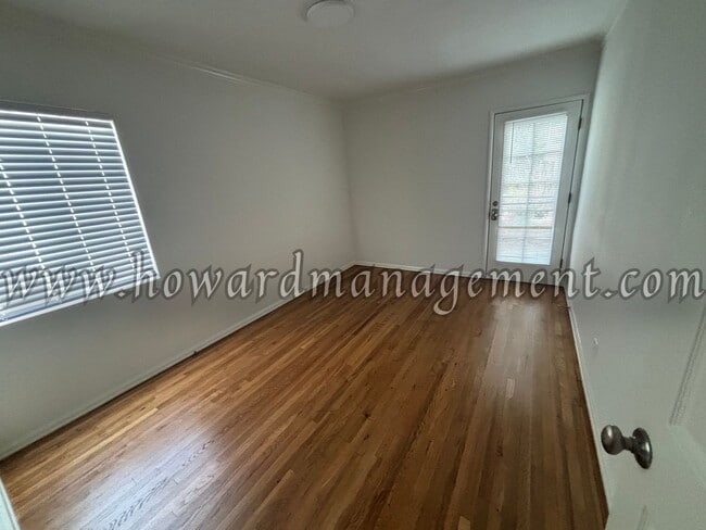 Building Photo - 01658CE