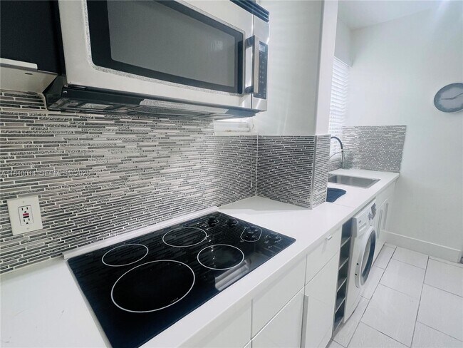 Building Photo - 1335 Pennsylvania Ave