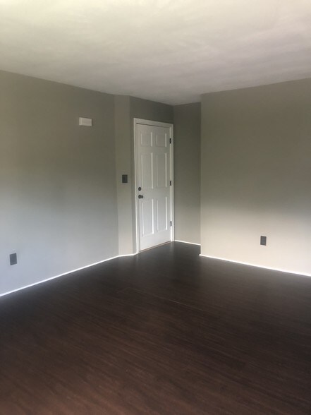 living room - 730 Clevio St