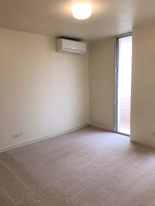 Building Photo - Kapiolani Towers - 2 Bedroom 1 Bath 1 Park...