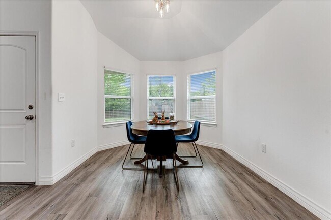Building Photo - 14986 Indian Hill Trail