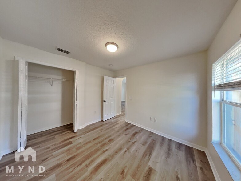 Building Photo - 2617 Hawthorne Ln