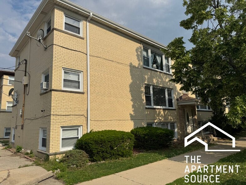 Building Photo - 4752 N Menard Ave