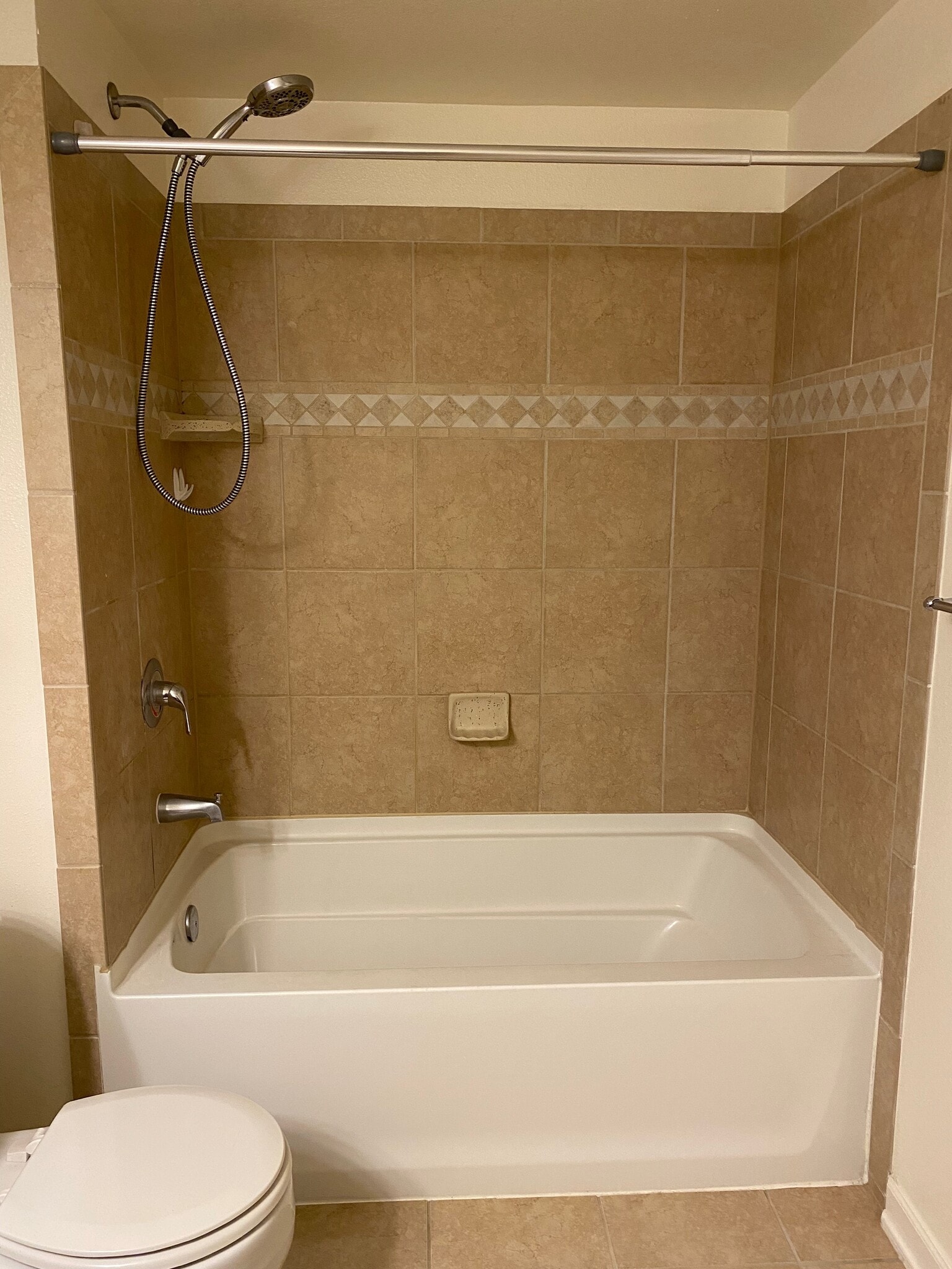 bath - 1212 Walnut Ave