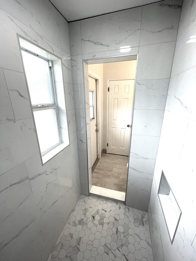 Building Photo - 1515 Sawyerwood Ave