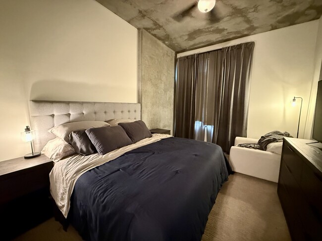 Building Photo - 527 Tenth Ave