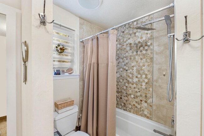 Building Photo - 3615 Horacio Ct NE