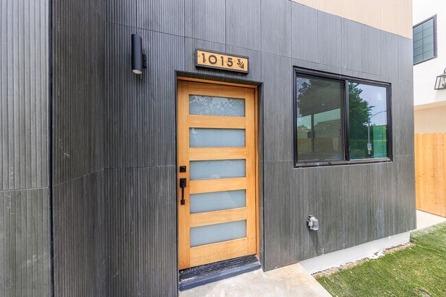 Building Photo - 1013 S Citrus Ave
