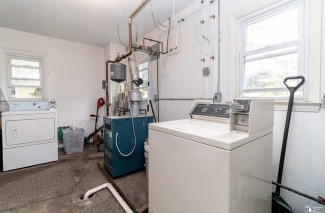 Building Photo - Lagrange St