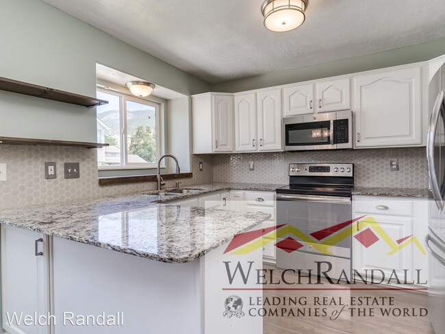 Building Photo - 6 br, 3 bath House - 624 West 1825 North