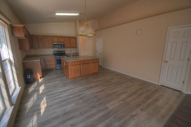 Building Photo - NW Heights --3 Bedroom 2 Bathroom 2 Car Ga...