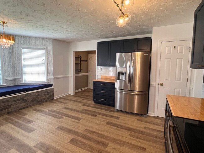 Building Photo - Avail NOW'n ROCK CREEK!