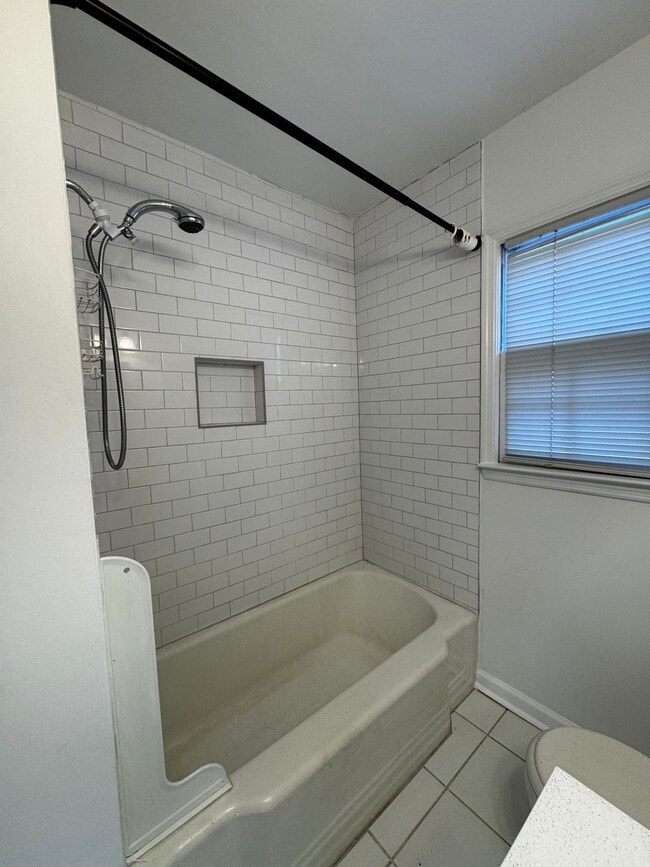 Building Photo - 1889 Clearwater Dr SE