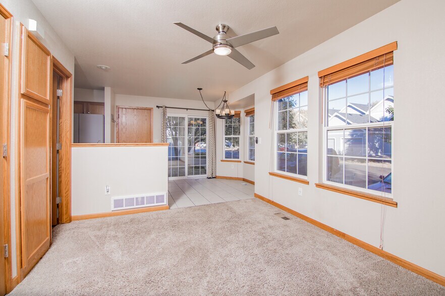 Kitchen Nook - 1115 W Swallow Rd