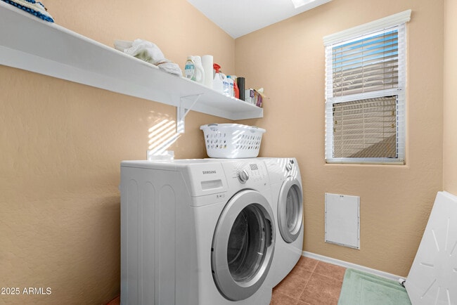 Building Photo - 44454 W Oster Dr