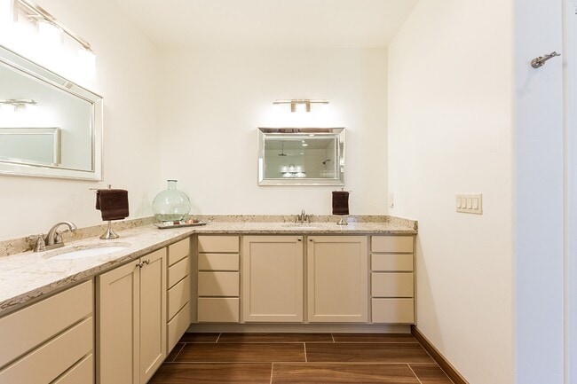 Building Photo - 4507 Mesa Central Dr