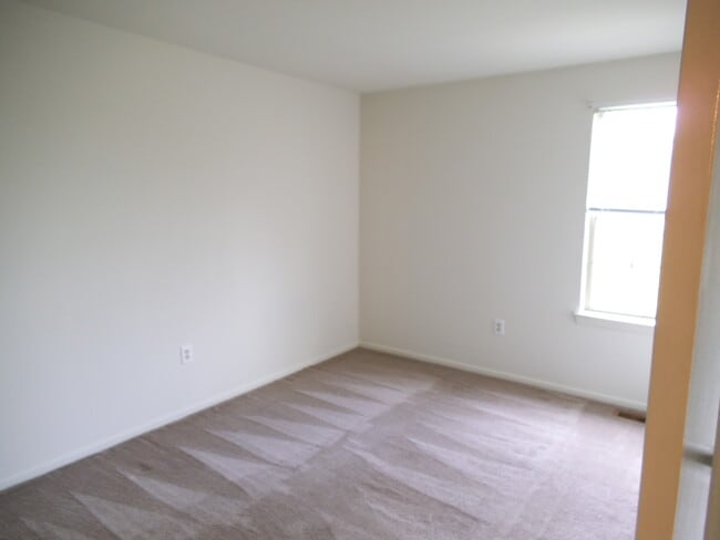 Building Photo - 322 Kent Ln