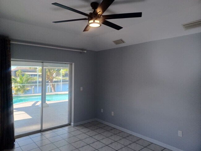 Building Photo - 4416 SW 24th Ave