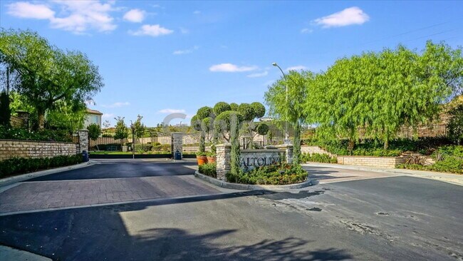 Building Photo - 30000 N Camino los Robles