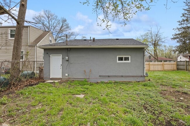 Building Photo - 2707 Woodland Ave