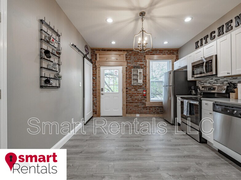 Building Photo - 3851 McRee Ave