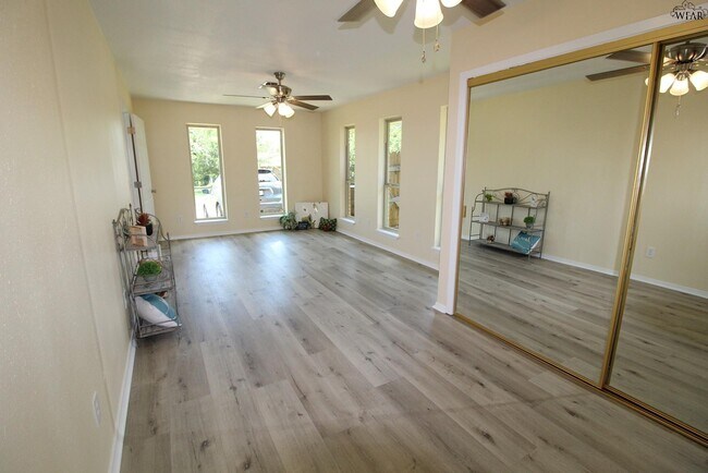 Building Photo - 1218 Christine Rd