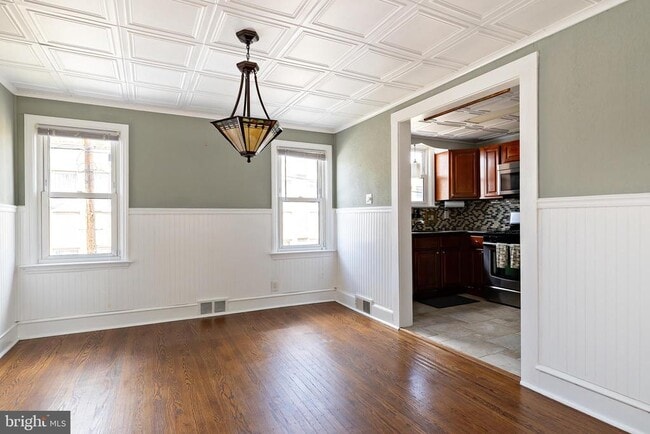 Building Photo - 17 Dowling Ave