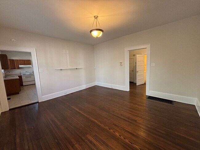 Building Photo - 2 Bedroom, 1.5 Baths Charming Bungalow located near Plaza Midwood