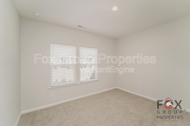 Building Photo - 908 Mary Max Dr