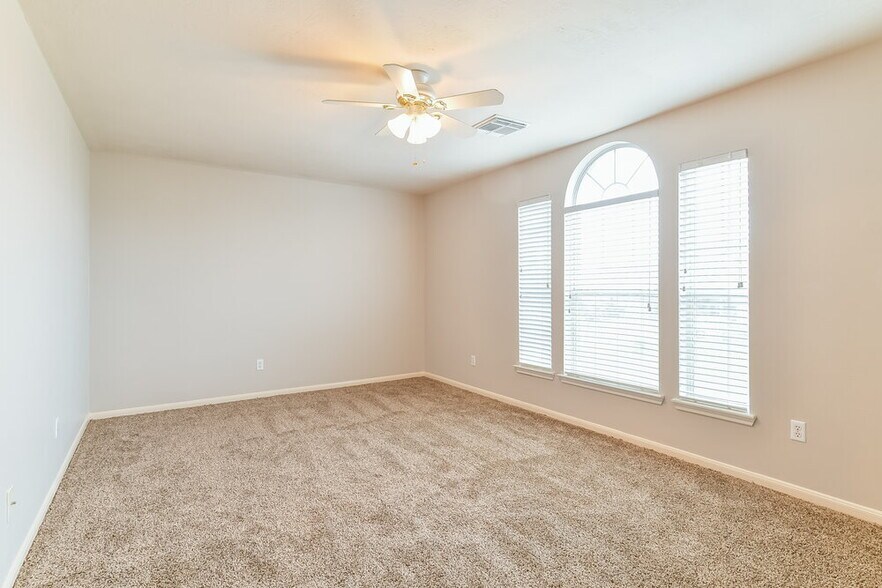 Building Photo - 25222 Barmby Dr