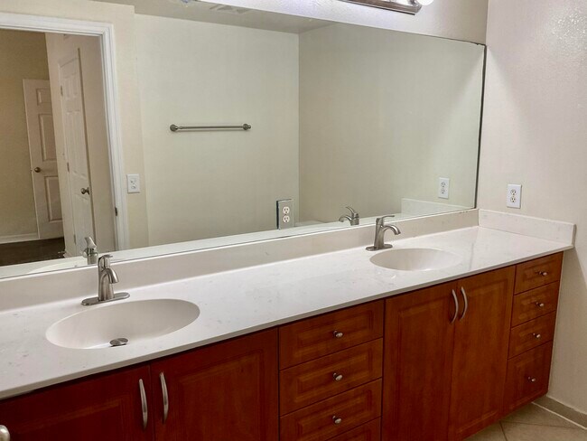 Building Photo - 6559 Emerald Dunes Dr