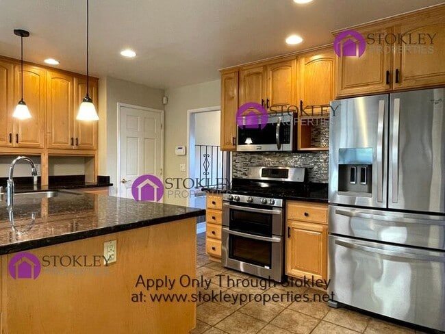 Building Photo - 17650 Mayflower Dr