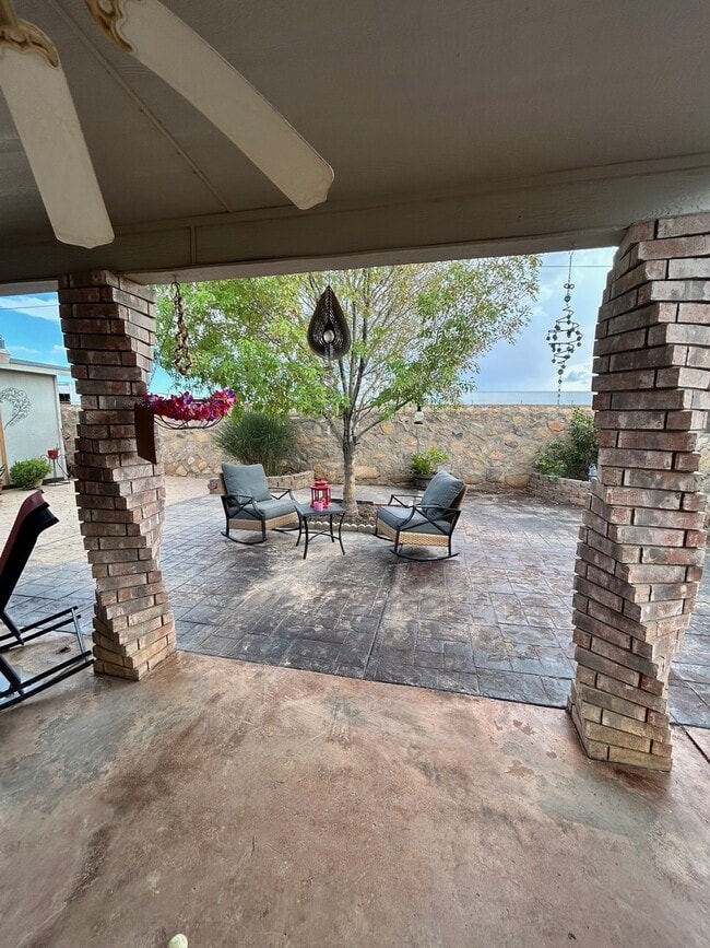 Building Photo - 12416 Flora Alba Dr