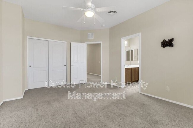 Building Photo - 2524 N Sunrise