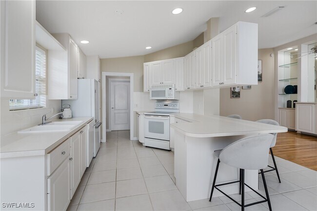 Building Photo - 4949 Kingston Way