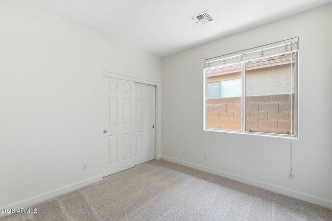 Building Photo - 39518 N White Tail Ln