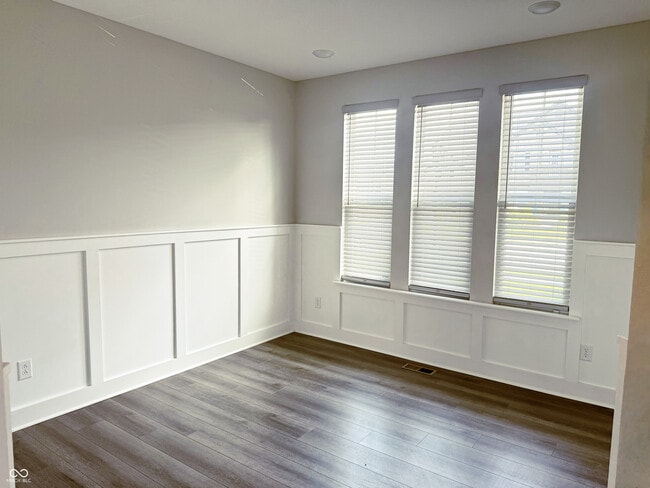 Building Photo - 7882 Villa Cir