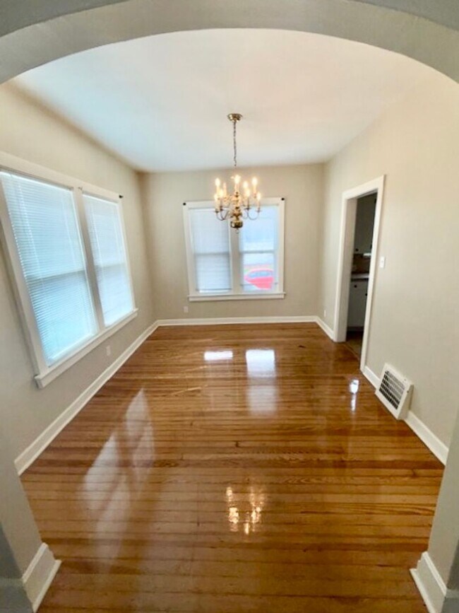 Building Photo - 750 E Delaware St