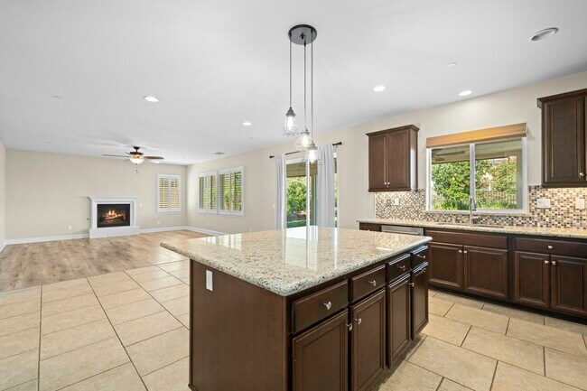 Building Photo - 44313 Marcelina Ct