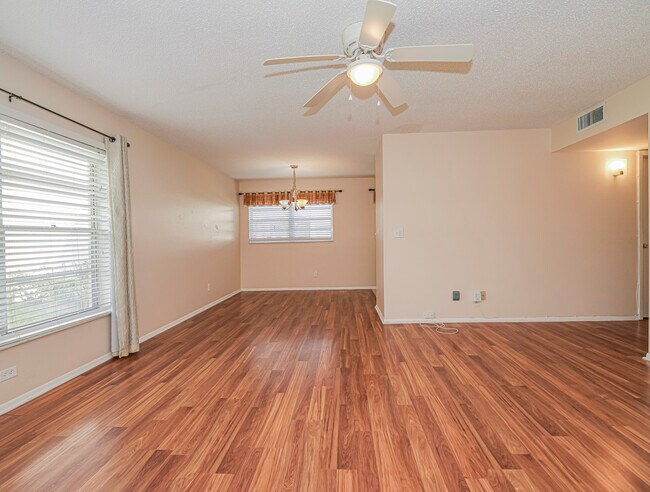 Building Photo - 110 Spring Lake Ct