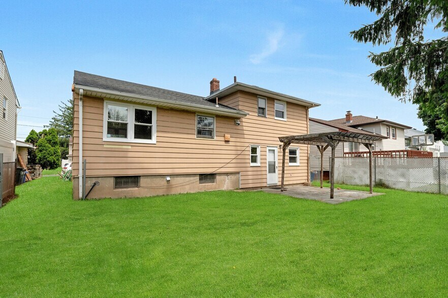Building Photo - 2726 Alice Ter