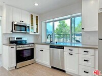 Building Photo - 10560 Santa Monica Blvd