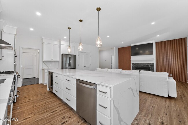 Building Photo - 622 Acland Blvd