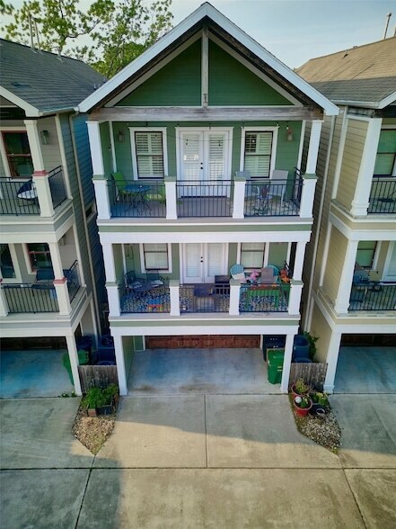 Building Photo - 228 E Woodland St