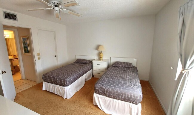 Building Photo - 134 Lake Pine Cir