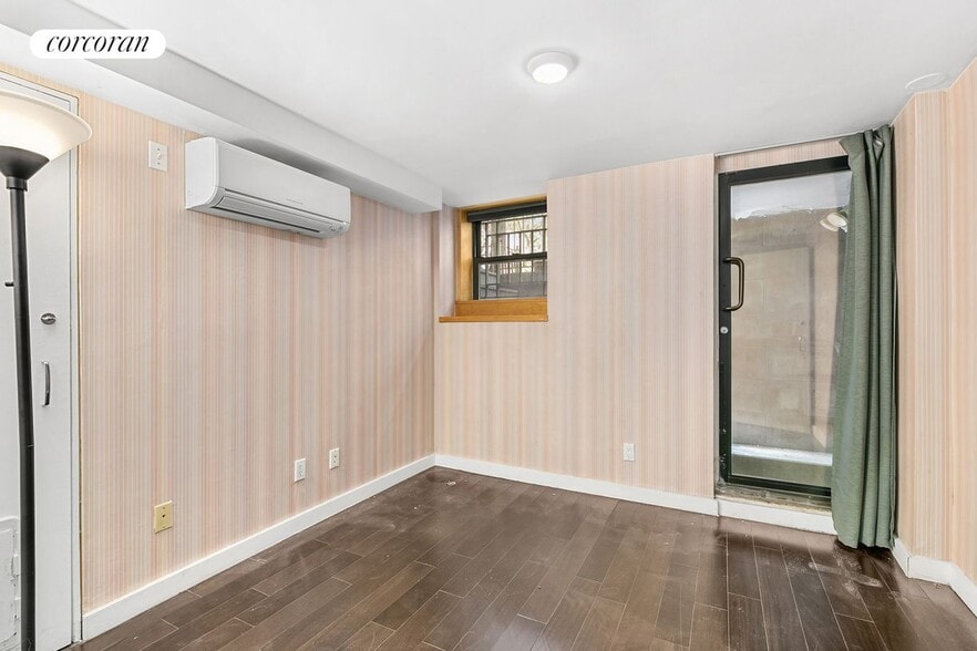 Building Photo - 448 W 25th St