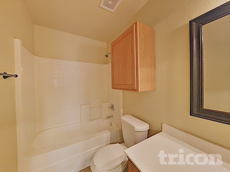 Building Photo - 532 Caravan Dr